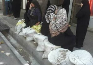 ادامه سریال  نان و صف های طولانی در مراغه