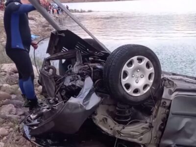 تلاش ۳ ساعته آتش نشانان برای خارج کردن خودرو از سد علویان مراغه