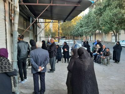 طویل تر شدن صف های نان در مراغه / انگار کسی به فکر مردم نیست !