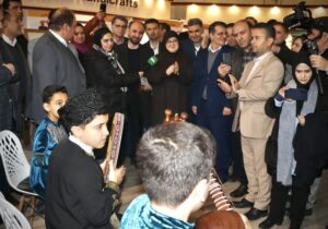 بازدید سخنگوی دولت از غرفه شهرستان مراغه