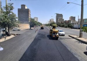 💠 ماشین‌آلات آسفالت‌ریزی به خیابان شهید دهقان رسیدند