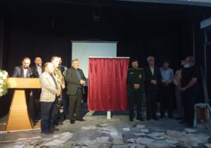 آیین رونمایی از پوستر نمایش «هیچ پروانهای نباید بدون اسم بمیرد» در مراغه برگزار شد