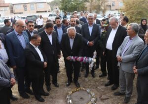 آیین کلنگ زنی واحد های آموزشی مجتمع نیکان کاوه در مراغه