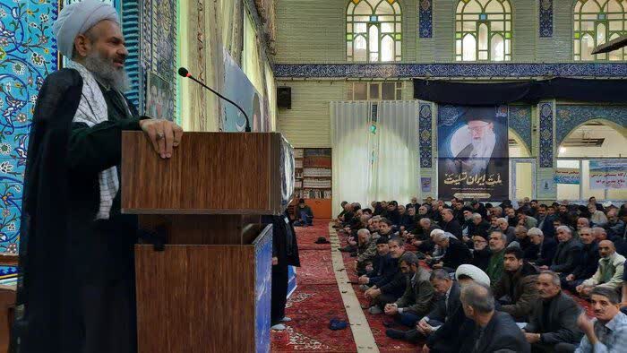 عضو خبرگان: پیاده کردن نیرو در جزیره خارک حماقت دشمن است