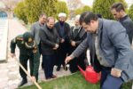 کاشت نهال توسط امام جمعه و مسئولين شهرستان مراغه در لبیک به فرمان اجرایی رهبر انقلاب