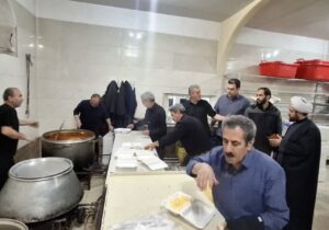تهیه و توزیع ۵ هزار پرس غذای گرم در مراغه همزمان با اربعین شهادت حضرت آیتالله خامنهای