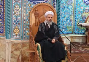 امام خمینی(ره) سیاست را با دیانت درآمیخت
