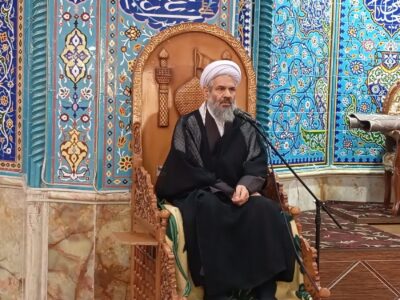 امام خمینی(ره) سیاست را با دیانت درآمیخت